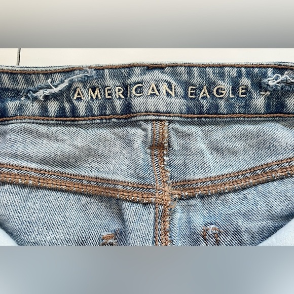 American Eagle Mom Straight Jean Distressed Light Blue Jeans Women’s Size 4 - Picture 11 of 15